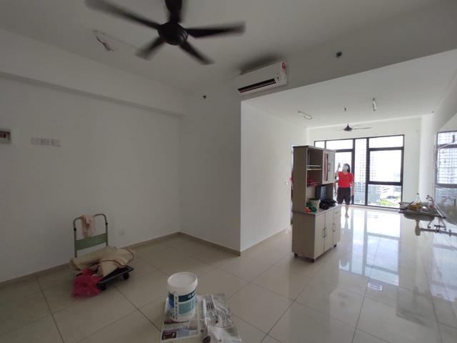 Below Market Centrus Soho Tamarind near Dpulze Shopping mall