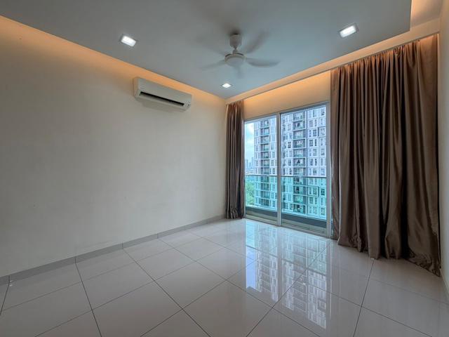 Below Market Green Residence 3Rooms Unit Well Kept Condition for Sale