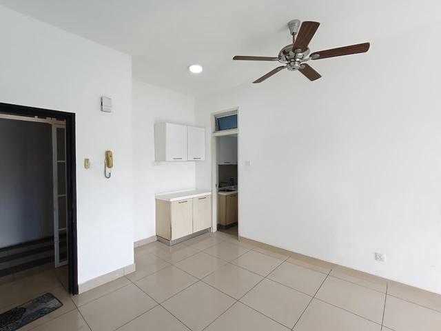 Below Market DRich Executive Suites 3Bed 2Bath Low Floor 2Parking