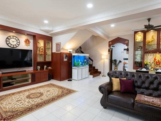 Below Market Dsty Corner Lot Bandar Putra KulaiFully RenoFull Loan