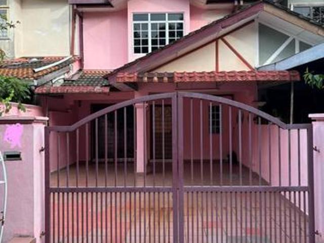 BELOW MARKET FREEHOLD 2 Storey jalan anggerik Bukit Sentosa