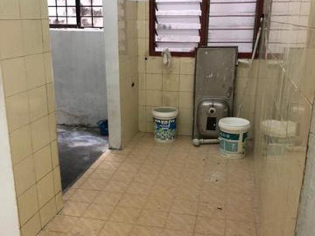 Below Market Lvl 5 Walkup Pangsapuri Mawar Jaya Seri Kembangan