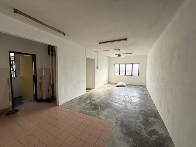 BELOW MARKET Pangsapuri Putra Permai Taman Equine Seri Kembangan