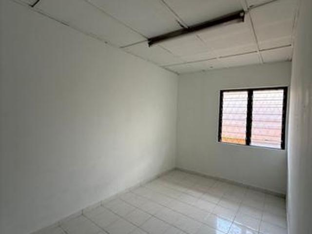 BELOW MARKET Pandan Indah with Title Pandan near SK Pandan Indah