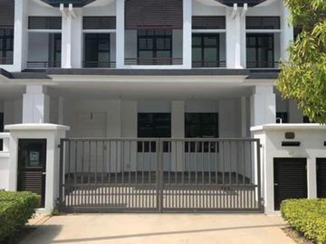 Below Market Price Eco Majestic 2sty House 22x75 Cradleton