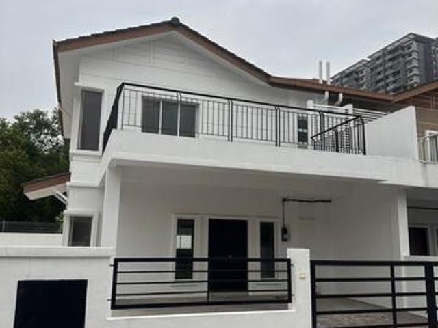 BELOW MARKET Price Semi D Taman Desiran Bayu Puchong Newly Renovated