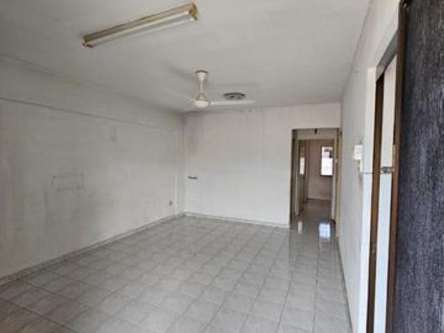 Below Market PriceEastern Court CondominiumRenovatedPartly Furnish