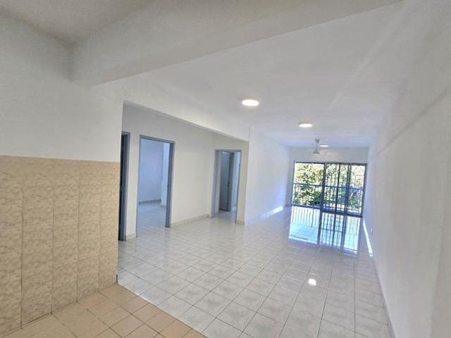 Below market rate renovated unit with balcony lift and swiming pool
