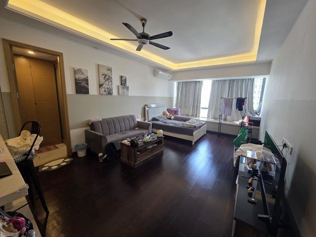 Below Market RF Princess Cove Studio For Sale Walking To CIQ