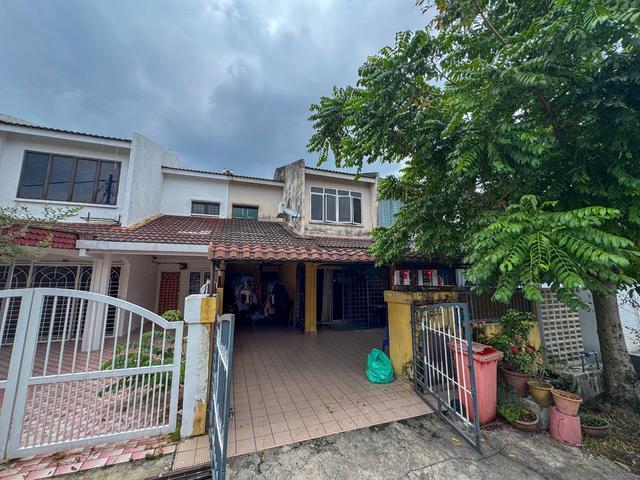Below MARKET VALUE Double Storey Terrace Taman Kinrara Seksyen 2