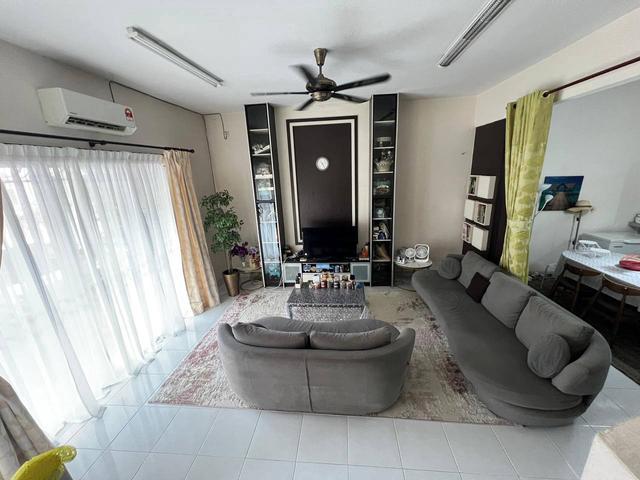 Below market value low density environment at seksyen 16 shah alam