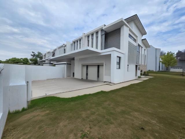Below MarketEnd Lot wt Land37x75FLoan 2 Sty End Lot wt Land