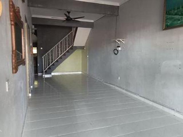 Below MV Rumah Teres 1 Tingkat Taman Impiana Adril Mengelembu