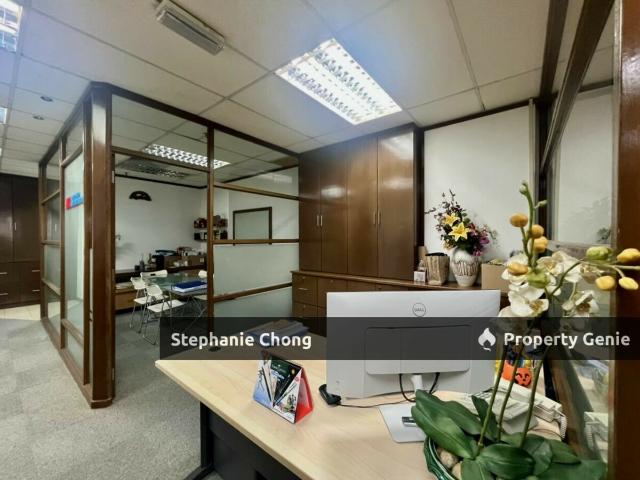 BELOW RM400 psf! Renovated Freehold Office @ Damansara Intan