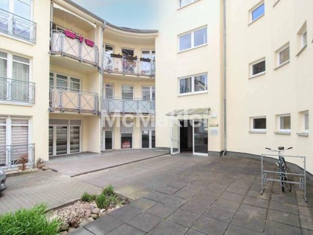 Bequem leben: Altersgerechte Wohnung mit Aufzug und sonnigem Balkon