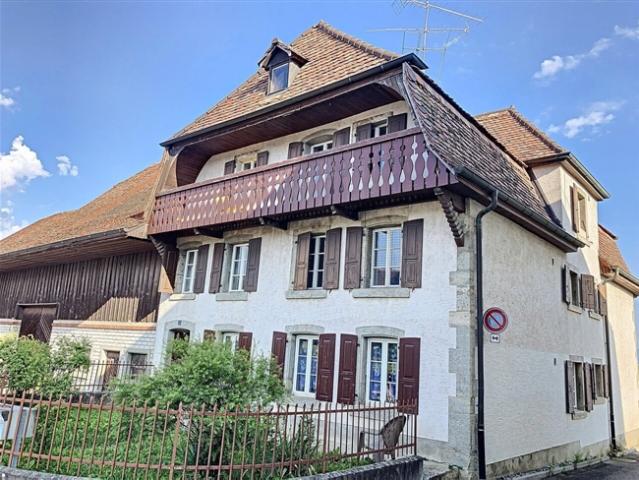 Bequeme und gut gelegene Wohnung im ersten Stock