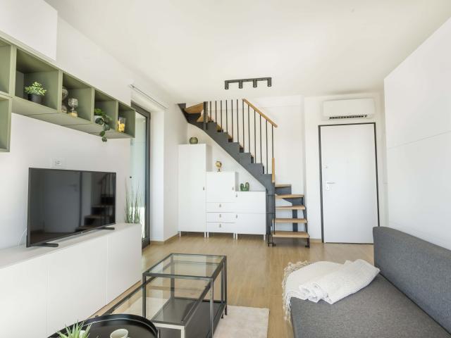 BERTONE: TWO ROOM PENTHOUSE Cribmed