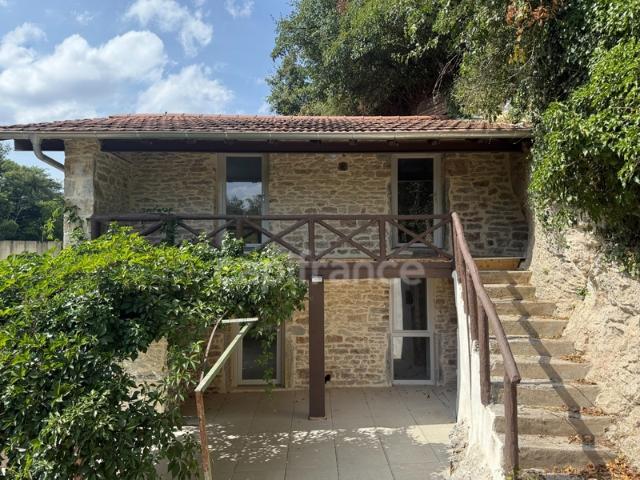 Berzé la Ville – Maison troglodyte avec grotte naturelle, charme brut et rénovation moderne