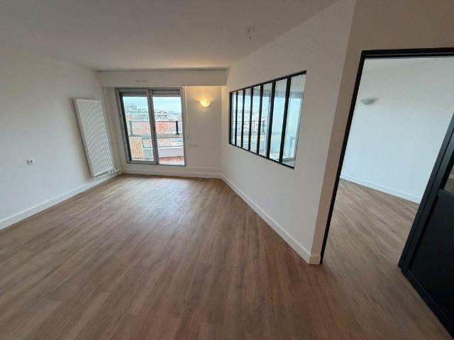 Berau 2p 40m²avec terrasse vue Tour Eiffel
