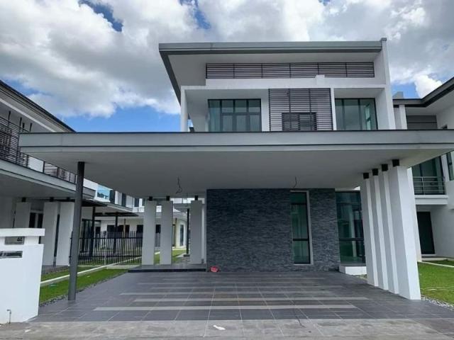Berbaloi Unit! 10ft tanah lebih Unit tersedia!Luxury Freehold Double Storey