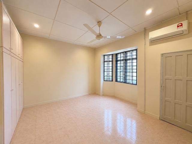 Bercham 2 Storey Terrace FREEHOLD Facing Field 20x75 4R3B