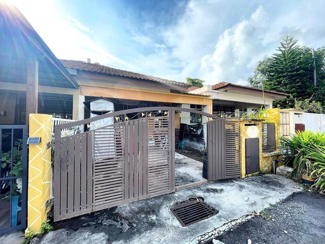 BERDEKATAN SEKOLAH KLIA Rumah Setingkat Taman Mawar Salak Tinggi