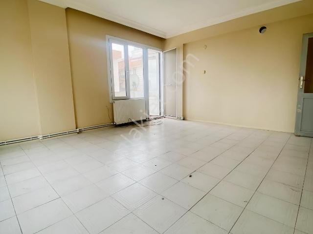 Bergama Maltepe Mahallesinde Üç Cepheli Ferah 2+1 Fırsat Daire!