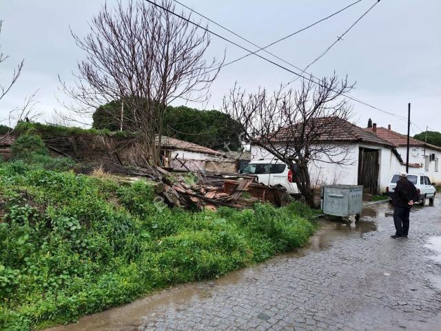 Bergama Aziziye Köyünde Dükkan Arsası