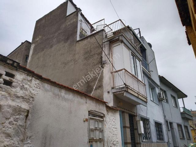 Bergama Cumhuriyet Meydanı Yakını 2 Ayrı Müstakil Tapulu Ev