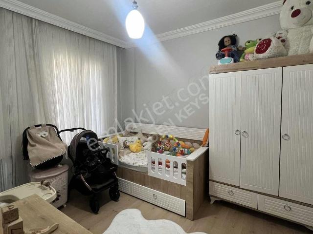 Bergama Dumlupınar Caddesi Üzeri Satılık Geniş 3+1
