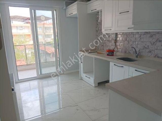 Bergama Fatih Mah Doğalgazlı Kapalı Mutfak Ara Kat 3+1 Daire Satılık