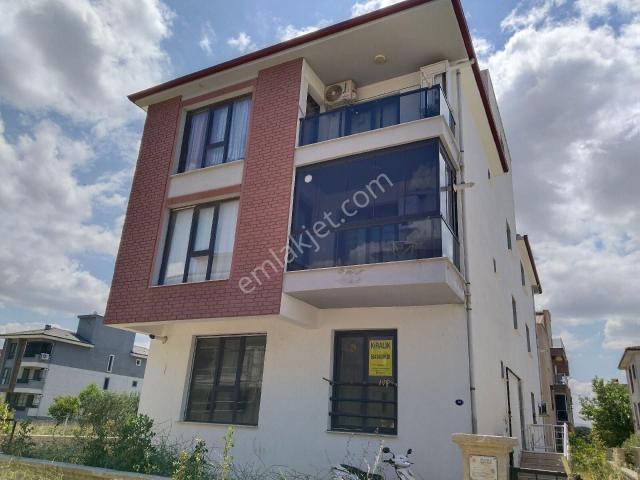 Bergama Fatih Mah Nefes Evleri Mevki Doğalgazlı 2+1 Açık Mutfak Daire Kiralık