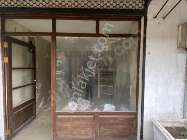 Bergama Tarihi Arastasında Satılık Dükkan
