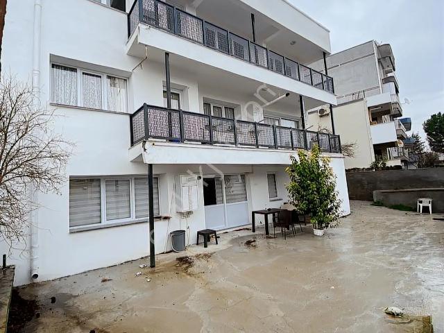 Bergama Zafer Mahallesinde Komple Tadilatlı Bina Satışta
