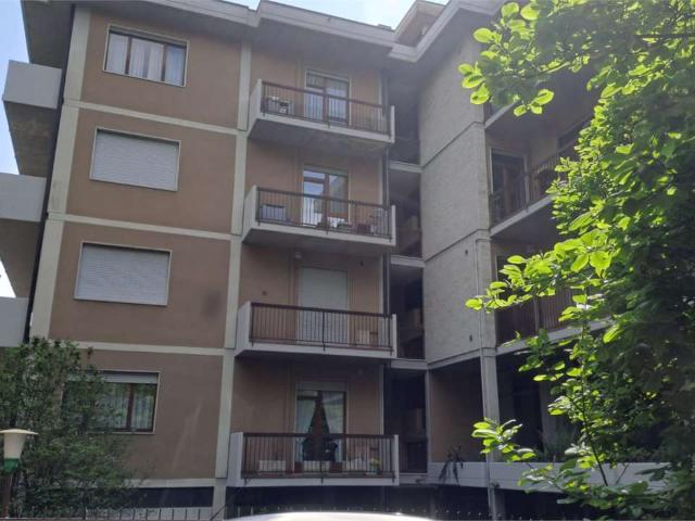 BERGAMO – AMPIO TRILOCALE CON BOX E CANTINA