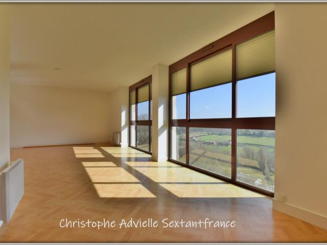 Bergerac 30 MN, dans un des plus beaux villages de France, maison avec 3 appartements sur 2 niveaux,jardin, vue panoramique