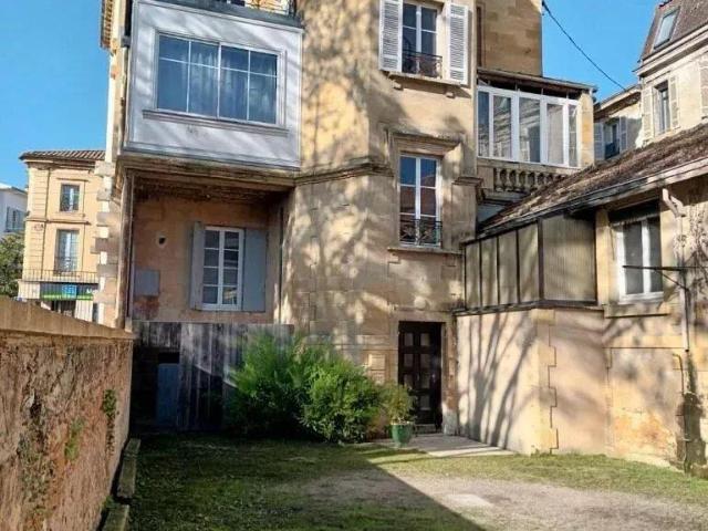 Bergerac: Centre Ville 306m² Bergerac