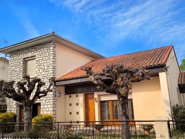 BERGERAC, MAISON DE VILLE PROCHE TOUTES COMMODITES