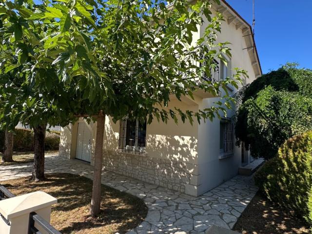 BERGERAC – Maison familiale de 174 m² avec garage et jardin, terrain 390 m²