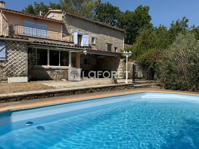 BERGERIE A FAYENCE DANS UN HAMEAU 3+1pièce s 100 m2 avec 60m² de dépendances et très belle piscine