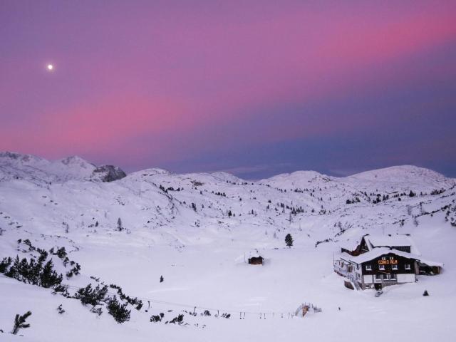 Berghütte/Alm in traumhafter Alleinlage mit Blick auf das atemberaubende Dachsteinmassiv