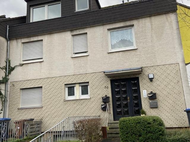 Bergisch Gladbach Stadtmitte: Teilweise vermietetes Reihenendhaus mit Einlieger und Garage!