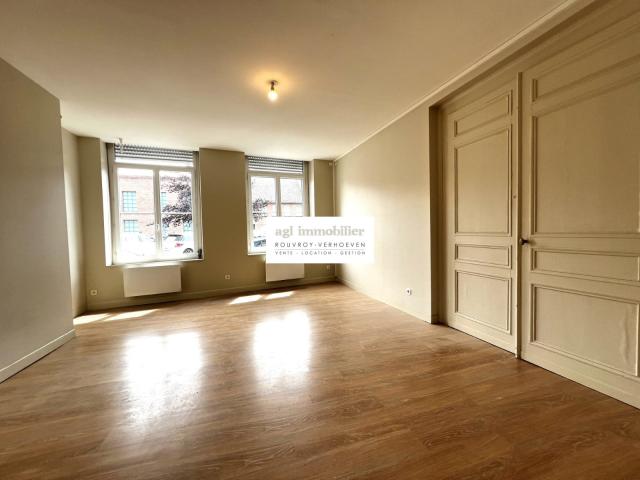 Bergues centre, en RDC GRAND F2 avec cuisine aménagée et équi