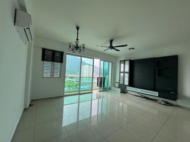 Berjaya Condominium Corner Unit 1727sqft Partial Furnished Windy Unit