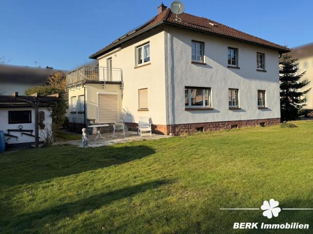 BERK Immobilien Gemütliches Zweifamilienhaus mit idyllischem Garten und herrlichem Fernblick in Miltenberg