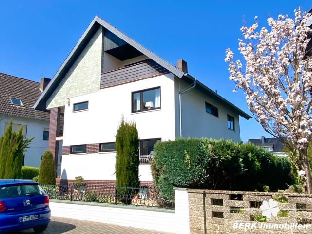 BERK Immobilien Großzügiges Architektenhaus mit Wohnambiente und traumhaften Garten ideal zum Leben und Arbeiten