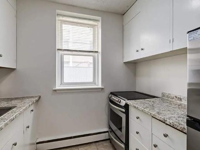 Berkeley Manor 2 Bedroom Apartment for Rent at 327 11th St E, Saskatoon, SK S7N 0E5 North Nutana