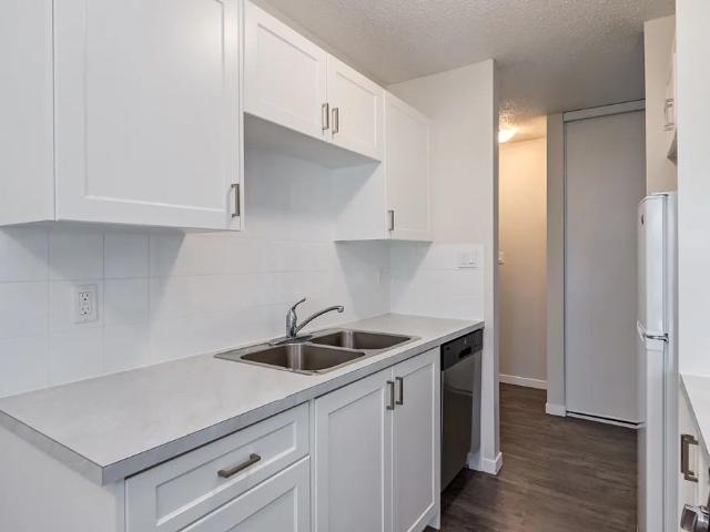 Berkeley Square 2 Bedroom Apartment for Rent at 20 Berkeley Pl W, Lethbridge, AB T1K 4W1 Varsity Village