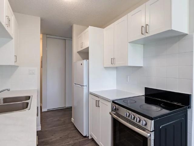 Berkeley Square 2 Bedroom Apartment for Rent at 20 Berkeley Pl W, Lethbridge, AB T1K 4W1 Varsity Village