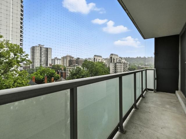 Berkshire Apartments 2 Bedroom Apartment for Rent at 172 Bay St S, Hamilton, ON L8P 3H7 Durand